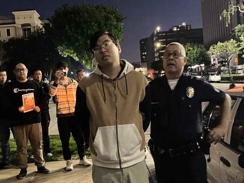 洛杉磯辦悼念李文亮集會 親共暴徒襲擊現場被即時拘捕