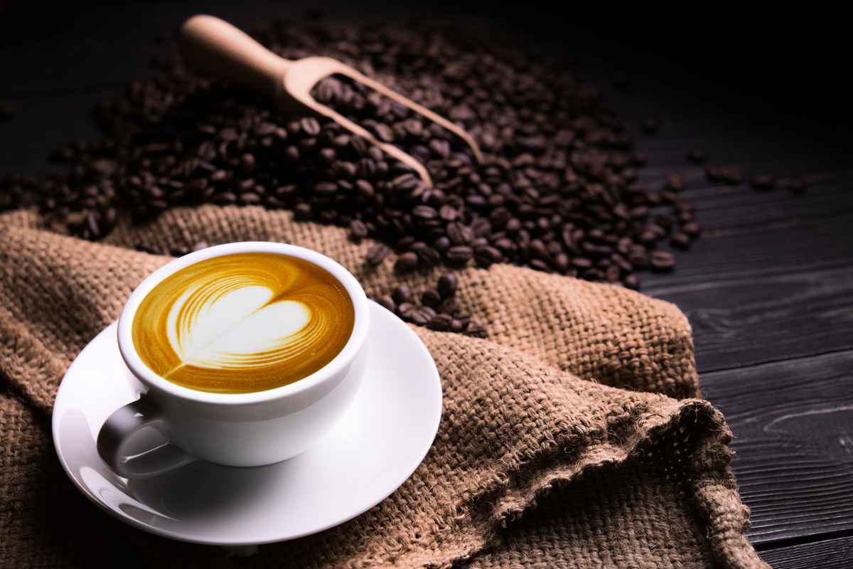 每天喝2到3杯咖啡不僅可以降低患心臟病的風險，還可延長壽命。（shutterstock）