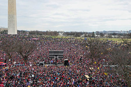 2021年1月6日，可能是美國國運開始逆轉的日子。圖為當天在白宮和華盛頓紀念碑之間參加「拯救共和國」集會的人群。（Tasos Katopodis/Getty Images）
