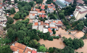 7年來最嚴重洪災釀43死 印尼啟用人工阻雨