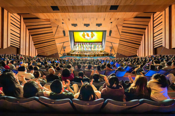 「佛光加持整場觀眾」 神韻台中連場爆滿