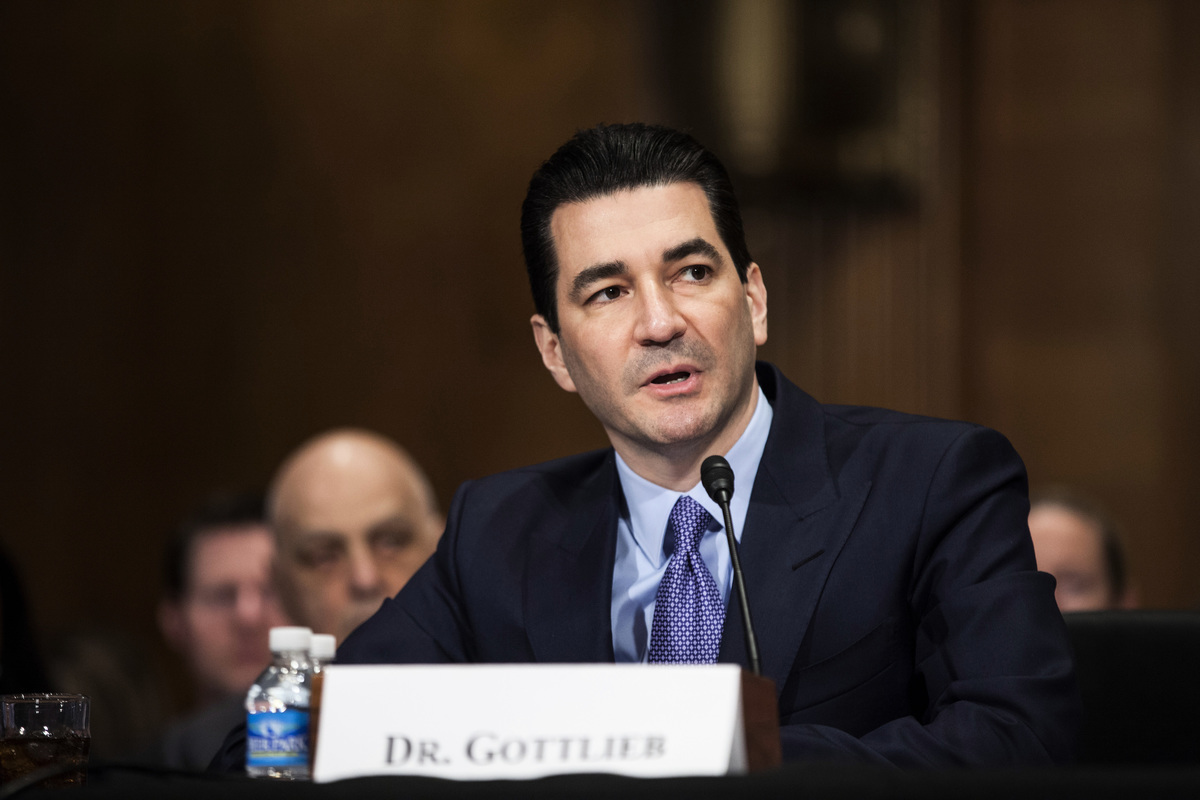 2017年4月5日，時任FDA局長的戈特利布（Scott Gottlieb）出席了參議院健康、教育、勞工和養老金委員會聽證會。（Zach Gibson/Getty Images）