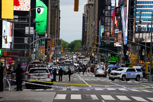 曼哈頓時代廣場爆槍擊案 三人傷 槍手在逃