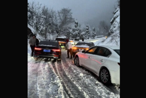 大陸返鄉潮高峰期 多地因暴風雪封路取消航班