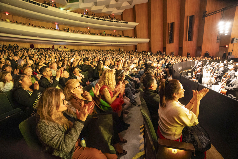神韻加州長灘市爆滿 州議員、市長褒獎盛讚