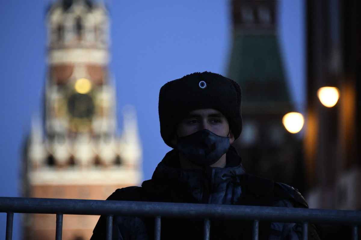 圖為2022年2月24日俄羅斯警方封鎖下的莫斯科紅場。（Alexander Nemenov/AFP）