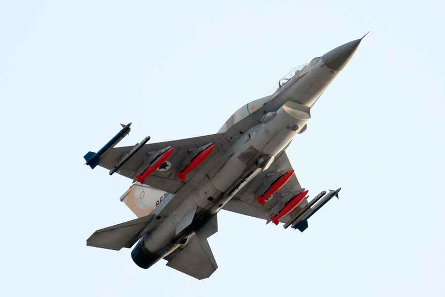 以伊衝突｜以軍出動逾50架戰機 夜襲伊朗導彈工廠