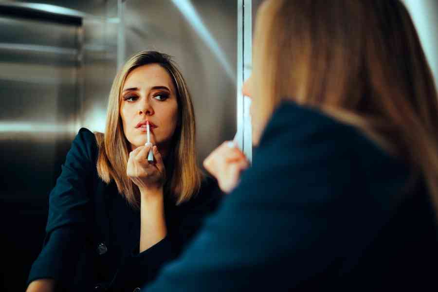 為何電梯裏會安裝鏡子？ 製造商曝真正用途