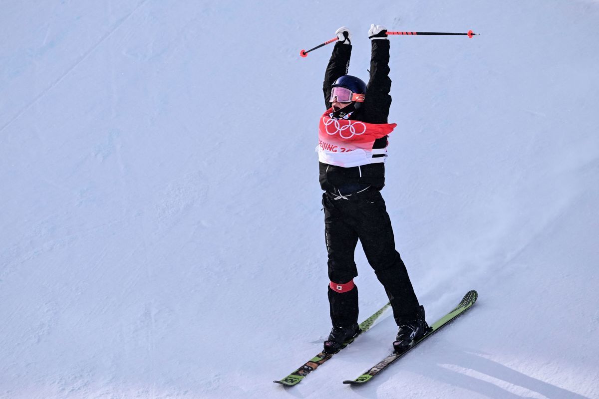 2022年2月15日，2022冬奧會自由式滑雪女子坡面障礙技巧決賽，俄羅斯選手塔塔麗娜在第三輪比賽中成功完成了冬奧史上第一個1440高難度動作。塔塔麗娜完成比賽後顯得異常興奮。（Ben Stansall/AFP via Getty Images）