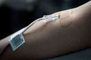 中國人權律師質疑學校抽血體檢 申請信息公開