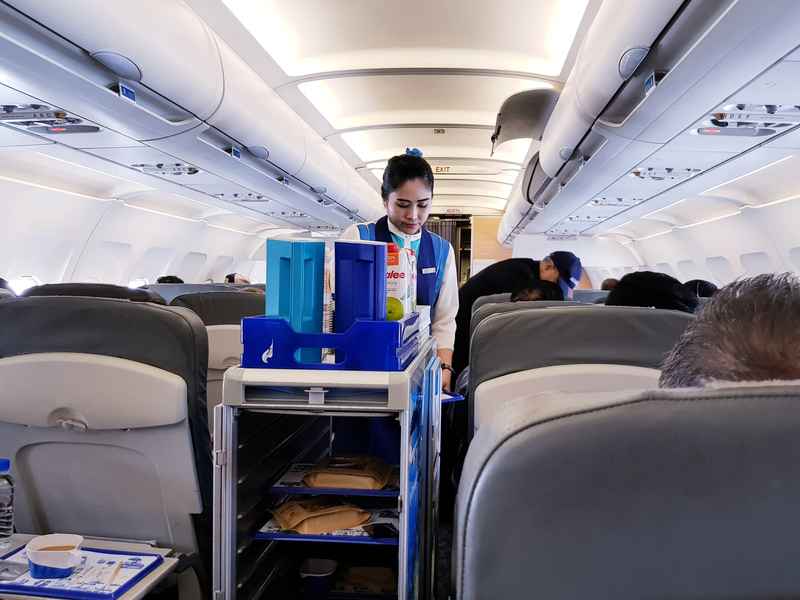 為何五種食物千萬不要帶上飛機 機艙服務員解析