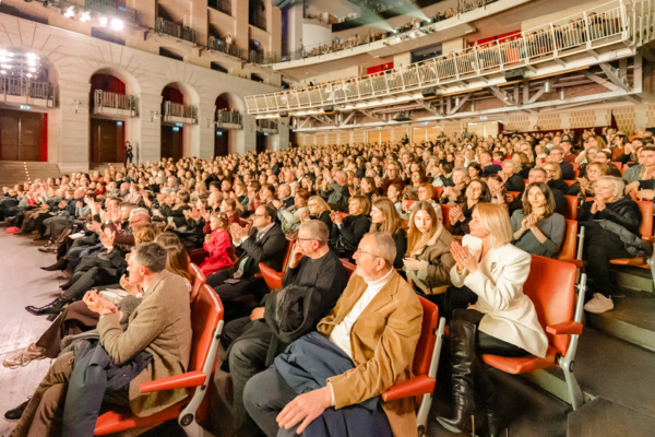 「這句歌詞至關重要」 神韻折服意大利精英
