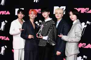 TXT《Starkissed》登Oricon周榜「雙冠王」