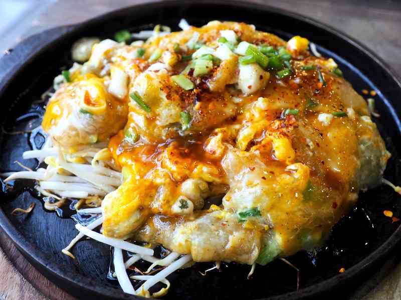 老闆說蚵仔不是主角 蚵仔煎的靈魂藏在醬汁裏