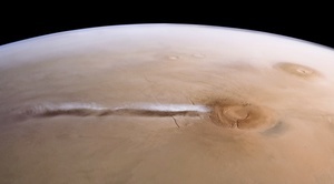 科學家終於破解火星1800公里長怪雲謎團