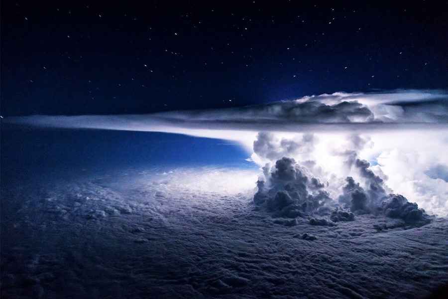 【圖輯】飛行員從萬米高空捕捉壯觀的強風暴