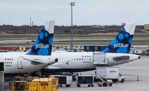 兩Jet Blue航機紐約JFK機場擦碰 無人受傷