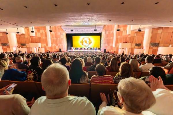 神韻鳳凰城再爆滿 主流讚歎：這是神的救贖
