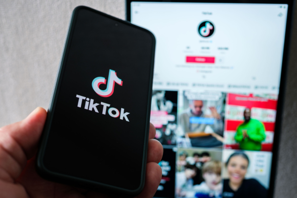 特朗普將TikTok出售期限再延長90天