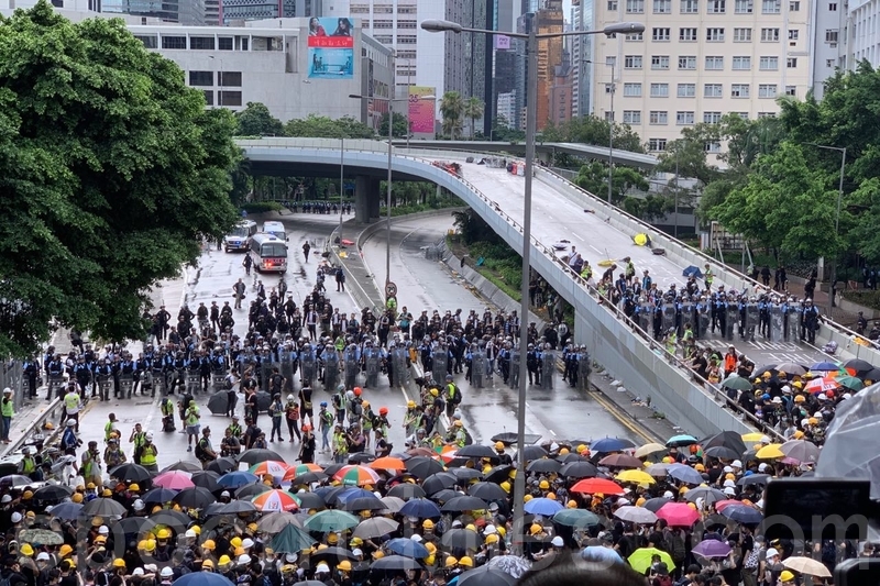 【七一遊行組圖1】七一遊行前 警民對峙多人被帶走