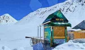 全球最高ATM坐落在海拔4693米高山 24小時運作為山區居民服務