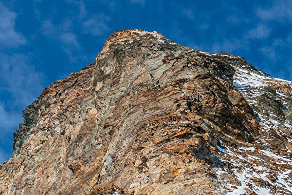 站在馬特洪峰的巨人之肩 挑戰登頂的陡直山壁