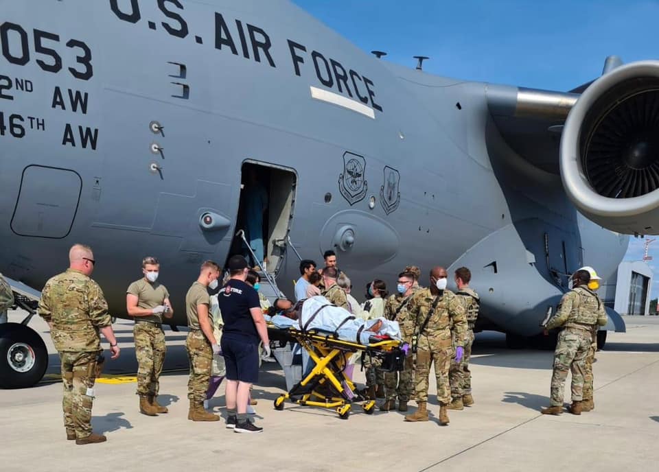 2021年8月21日，一名搭乘美軍C-17運輸機撤離的阿富汗孕婦，在飛機降落德國拉姆施泰因空軍基地之後，順利在機艙內分娩。（U.S. Air Force）