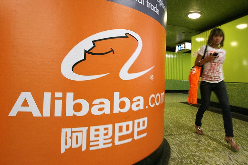 阿里巴巴股票7日在香港下跌了3%。（MIKE CLARKE/AFP/Getty Images）