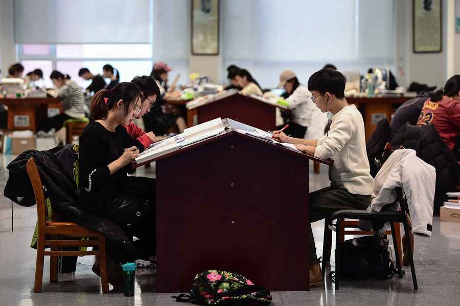 中國大學生因就業難考研 研究生多到無宿舍住