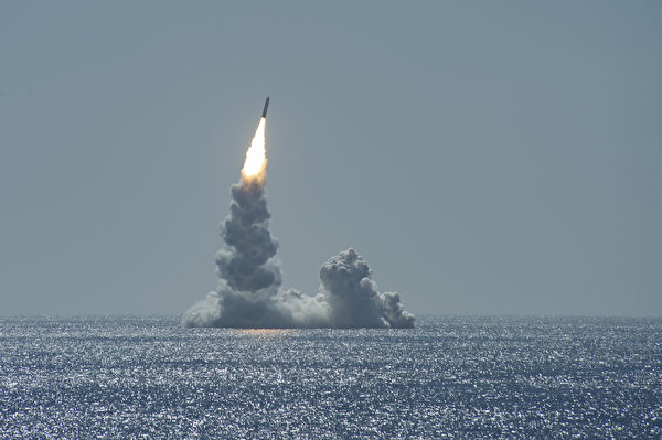 2020年2月12日，美國俄亥俄級彈道導彈潛艇USS Maine（SSBN 741）在加利福尼亞州聖地牙哥海岸試射了三叉戟II（D5LE）導彈。（美國海軍）