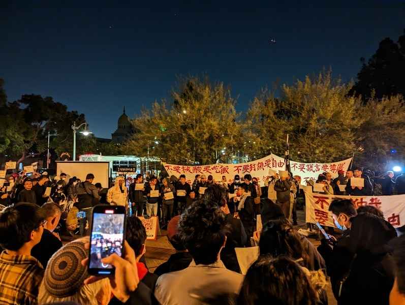 南加大數百中國留學生集會 聲援大陸民眾抗共
