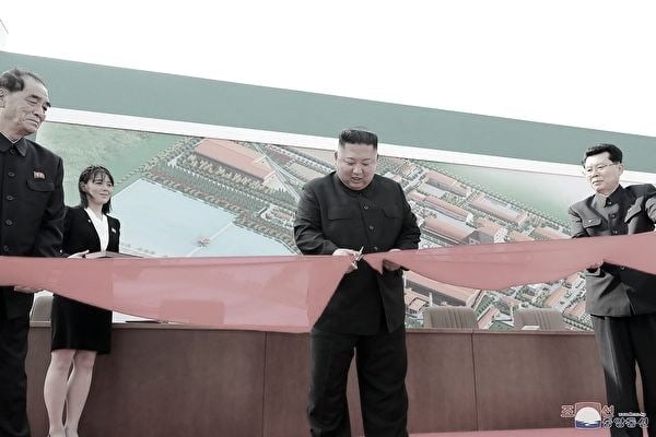 金正恩在2020年5月1日勞動節出席順天磷肥工廠竣工典禮。（STR/ KCNA VIA KNS/AFP）