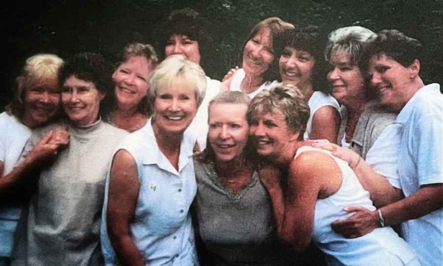 【圖輯】11姐妹幼年受創傷而分散 43年後重聚