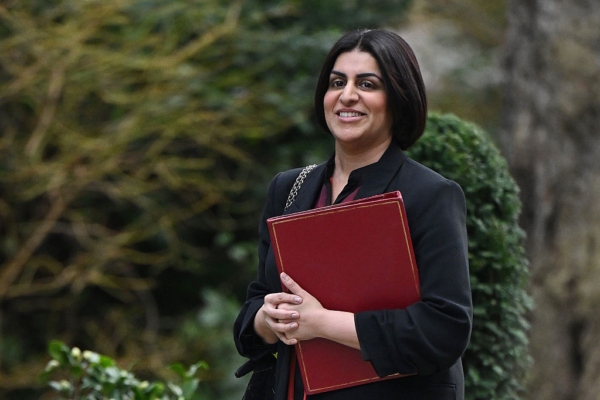 英國為庇護被拒家庭提供補貼 引發爭議