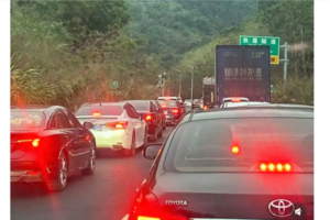 中國第一波返鄉過年的大軍又被堵在路上