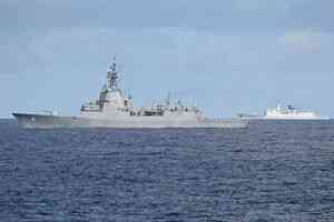 美菲在黃岩島附近海域舉行海空聯合演習