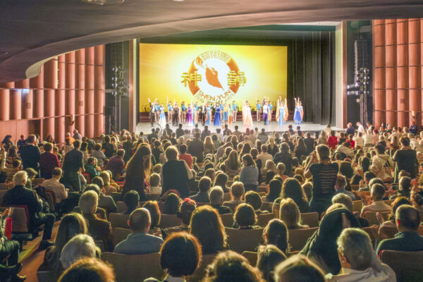 神韻瑞士洛桑連場爆滿 貴族公主、運動名人盛讚