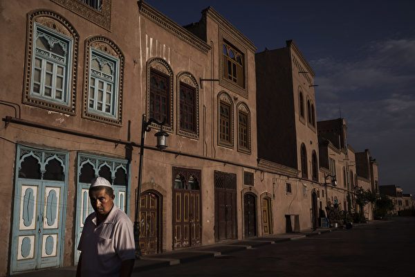 新疆被指變成了一所大監獄，大批民眾被關進「教育轉化」集中營。（Kevin Frayer/Getty Images）