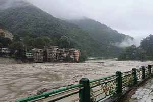 印度東北部遭暴洪襲擊 10死82人失蹤