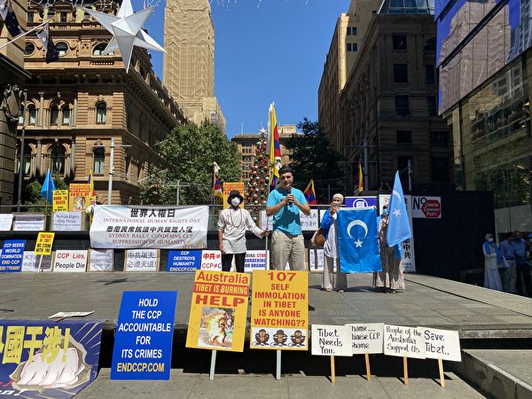 2020年12月10日，國際人權日當天，人權活動人士柏樂志（Drew Pavlou）在悉尼馬丁廣場的集會上發言。（李睿／大紀元）