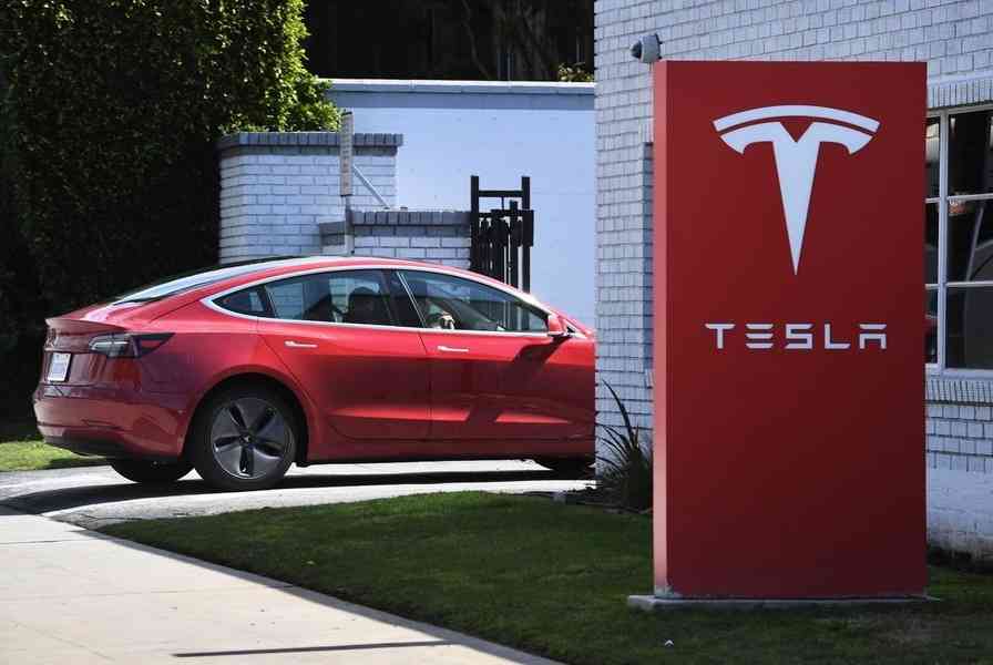 Tesla自動無人駕駛輔助系統再遭美國交通部調查