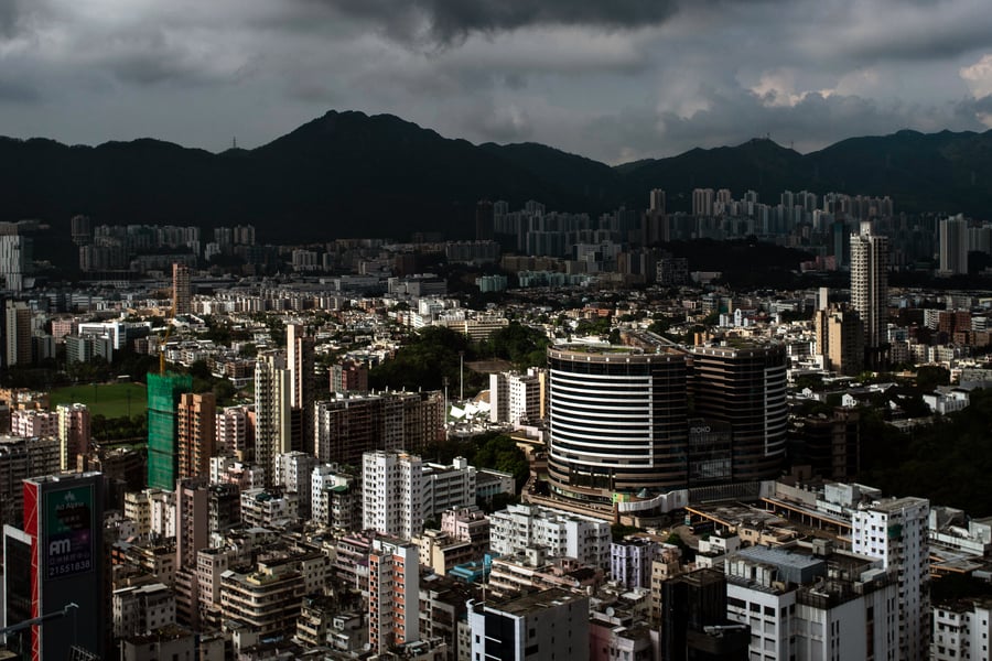 住宅成交量暴跌54% 香港房市明年或跌三成
