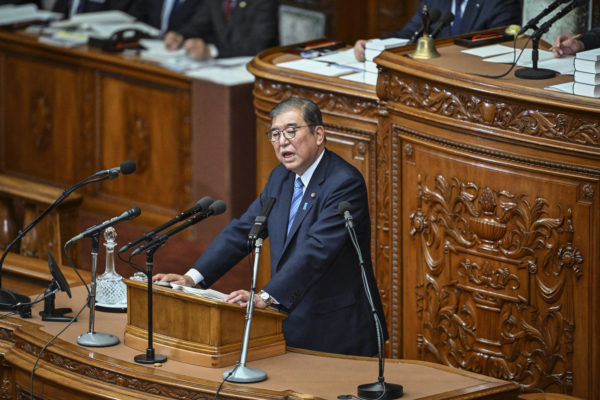2025年3月24日,日本政府表示,石破茂首相與中共外交部長王毅3月21日舉行了會面,中方錯誤引述日本首相的言論,日本已經提出抗議。(Yuichi Yamazaki / AFP)