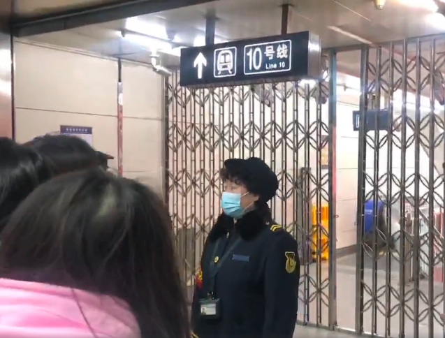   兩會期間北京地鐵故障臨時停車 網民抱怨