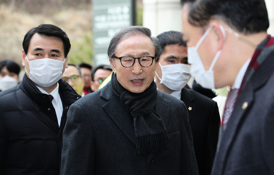 南韓前總統李明博貪污受賄 二審被判17年