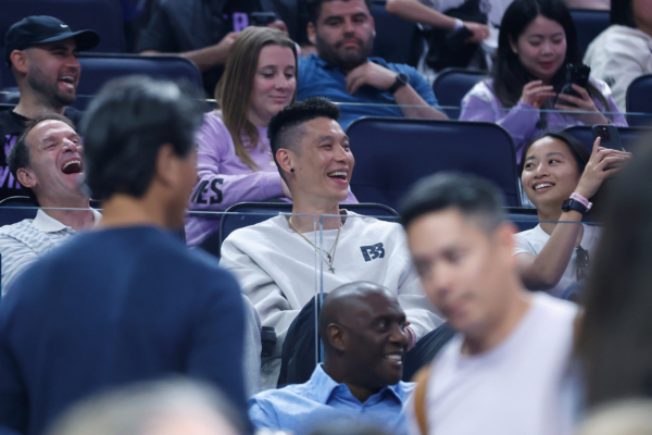 2025年8月31日,歷史上首位NBA美籍華裔球星、37歲的林書豪(Jeremy Lin,中)在社交媒體上宣布退役,結束了自己15年的籃球職業生涯。(Lachlan Cunningham/Getty Images)