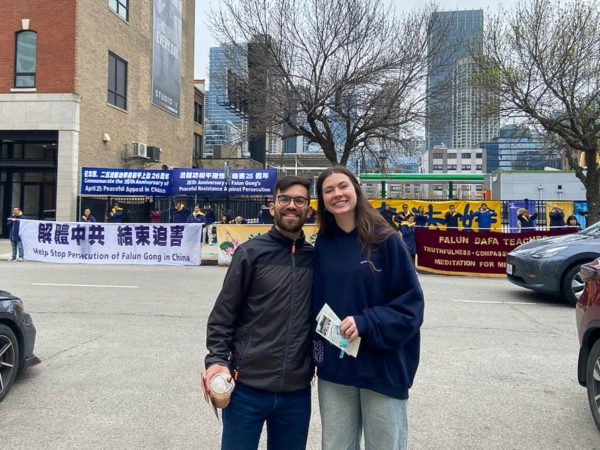 格瑞斯·王(Grace Wang)和麥克·羅能伯格(Michael Ronnenberg)認為中共很快就會崩潰。(芝加哥記者站/大紀元)