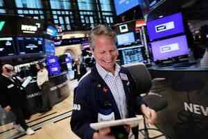 美國三大股指齊上漲 油價突破4美元大關