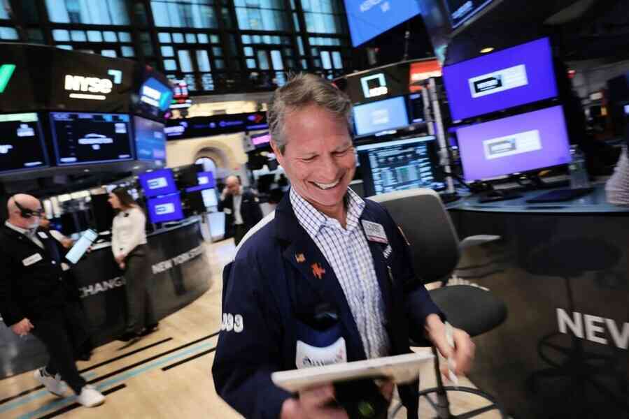 美國三大股指齊上漲 油價突破4美元大關