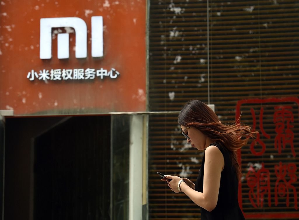 德國內政部下屬的聯邦信息安全辦公室（BSI）對小米、華為等中國手機啟動安全調查。圖為小米手機在北京的一家服務中心。（GREG BAKER/AFP via Getty Images）